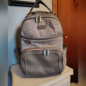 Itzy Ritzy Boss Plus